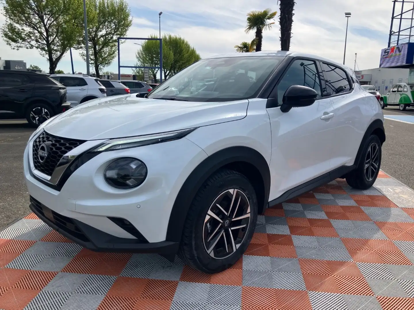 Nissan Juke 1.0 DIG-T 114 DCT N-CONNECTA GPS Caméra Keyless Pa Blanc - 2