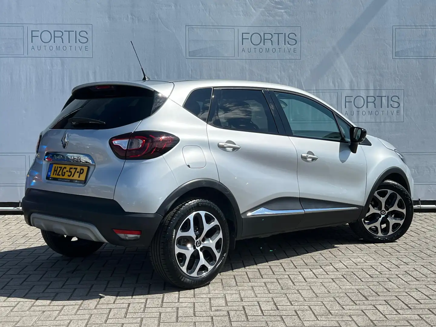 Renault Captur TCe 150 EDC Intens PDC | NAVI | LMV | Grijs - 2