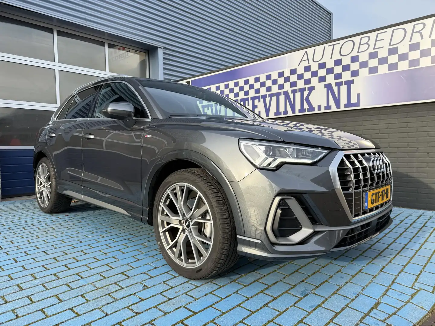 Audi Q3 35 TFSI S-line ADAP CRUISE TREKH. APPLE Grijs - 1