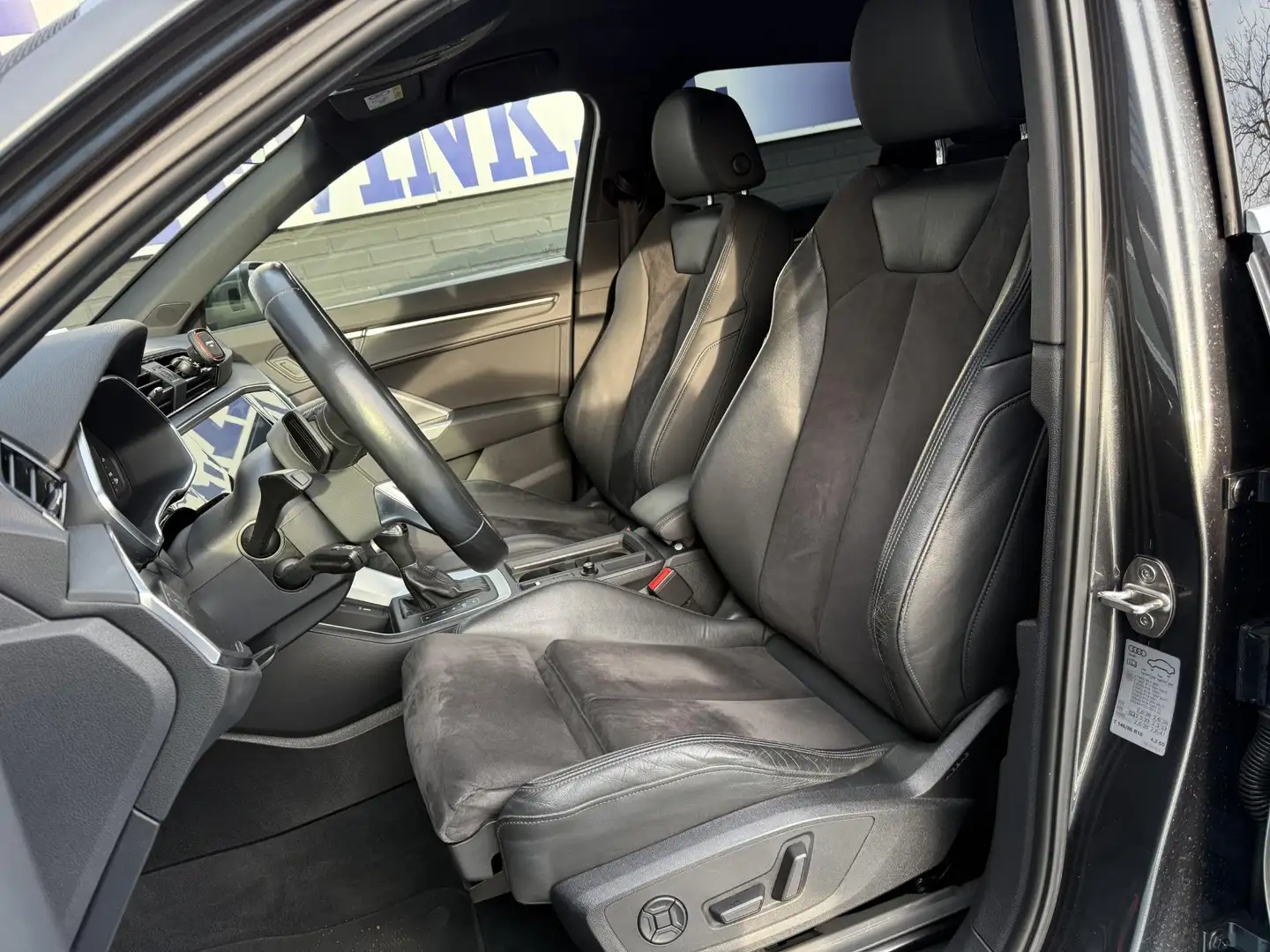 Audi Q3 35 TFSI S-line ADAP CRUISE TREKH. APPLE Grijs - 2