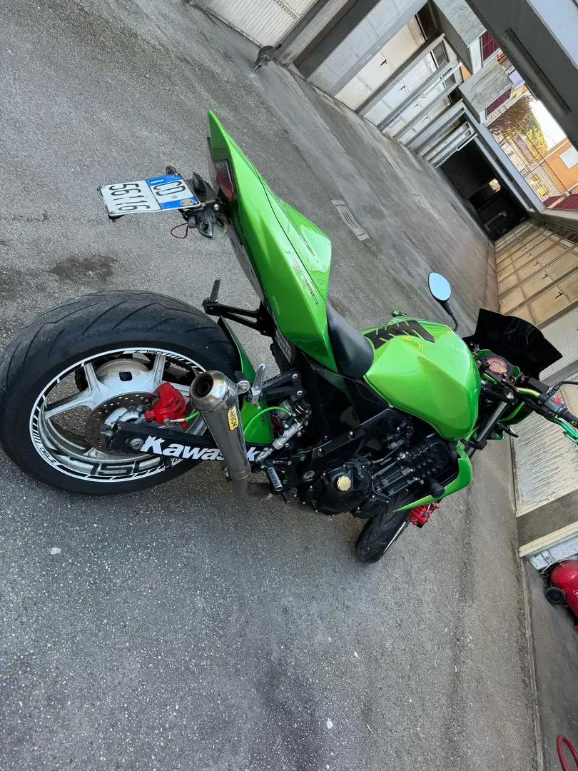 Kawasaki Z 750 Зелений - 1