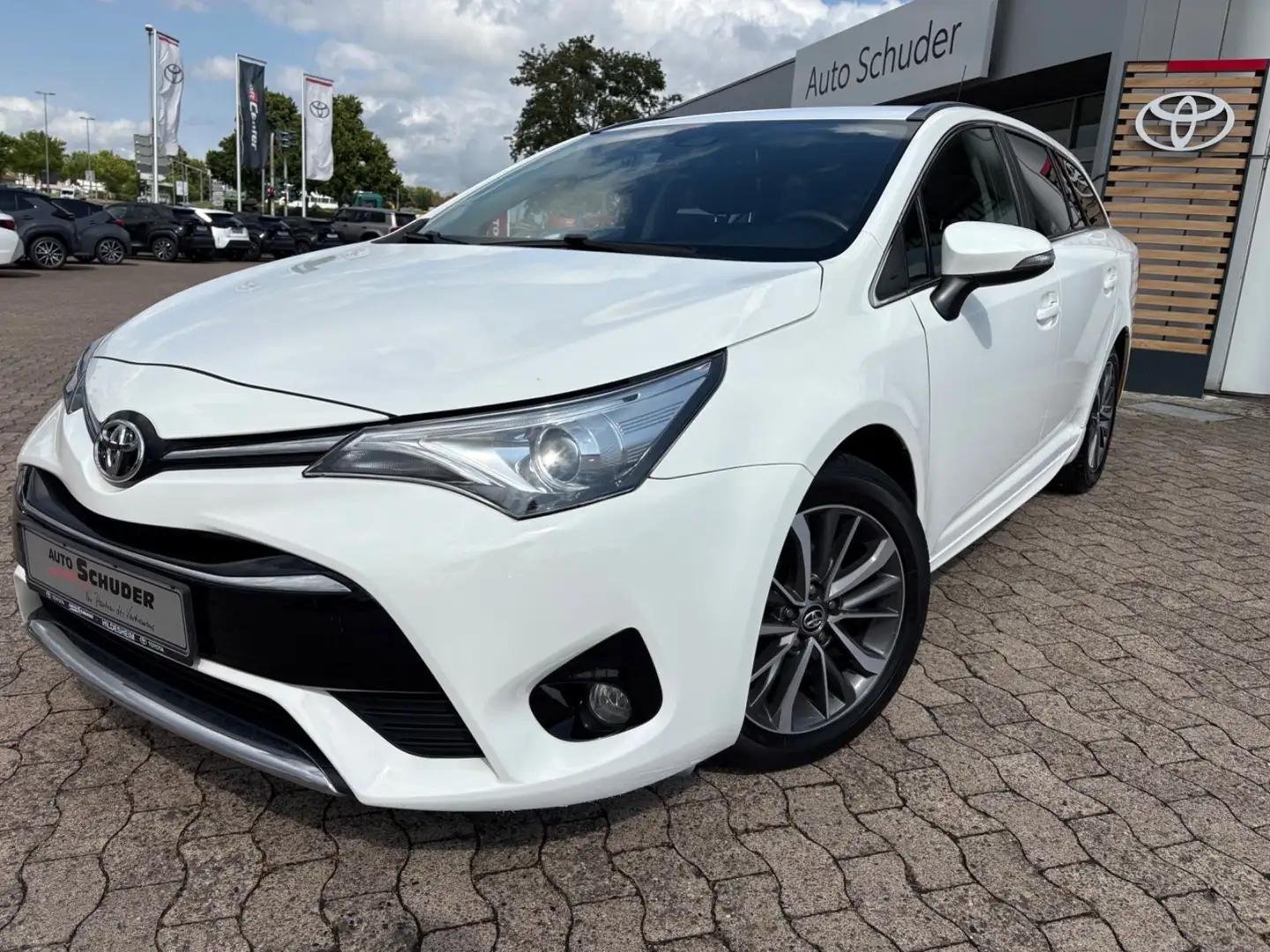 Toyota Avensis Touring Sports Edition-S+ **NAVI** Weiß - 1