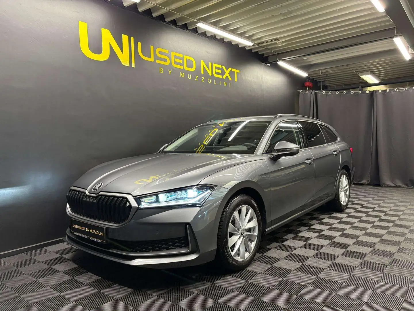 Skoda Superb Selection - 1.5 eTSI MHEV 150 Gris - 1