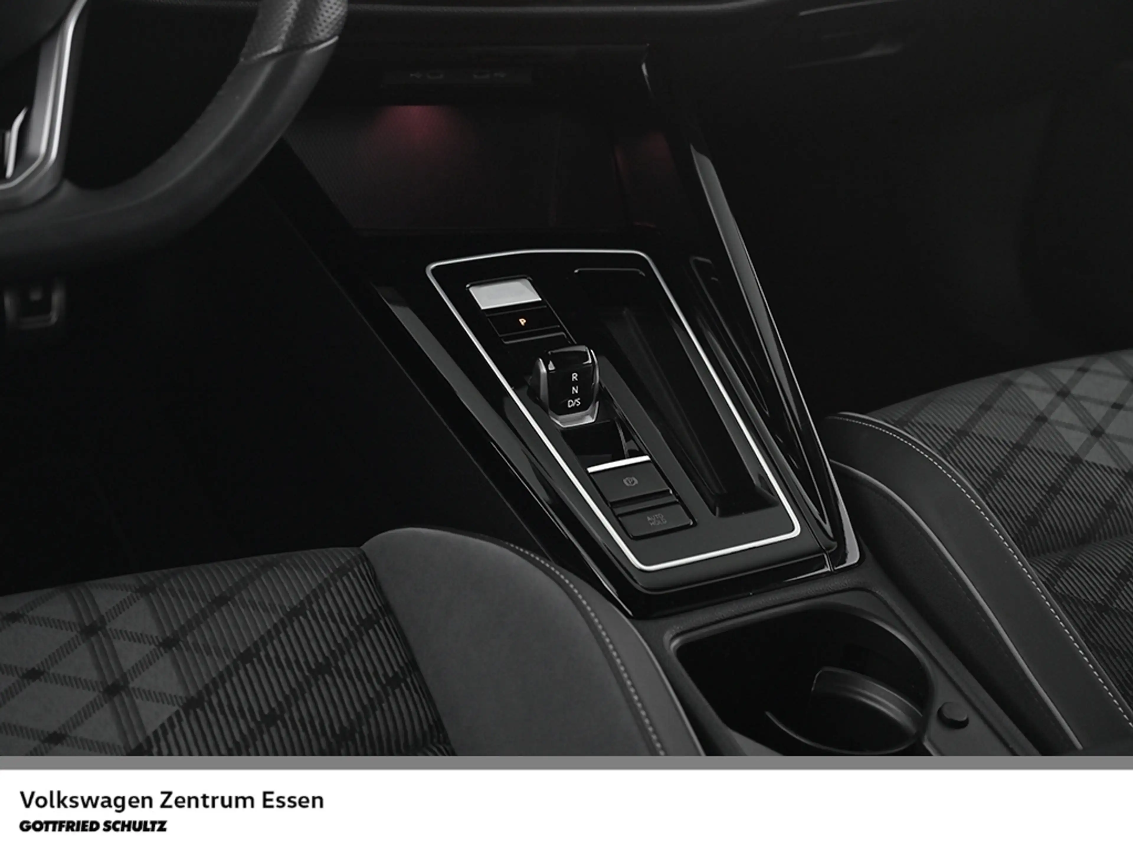 Volkswagen Golf R -Line eTSI DSG LED SHZ ACC — photo 15