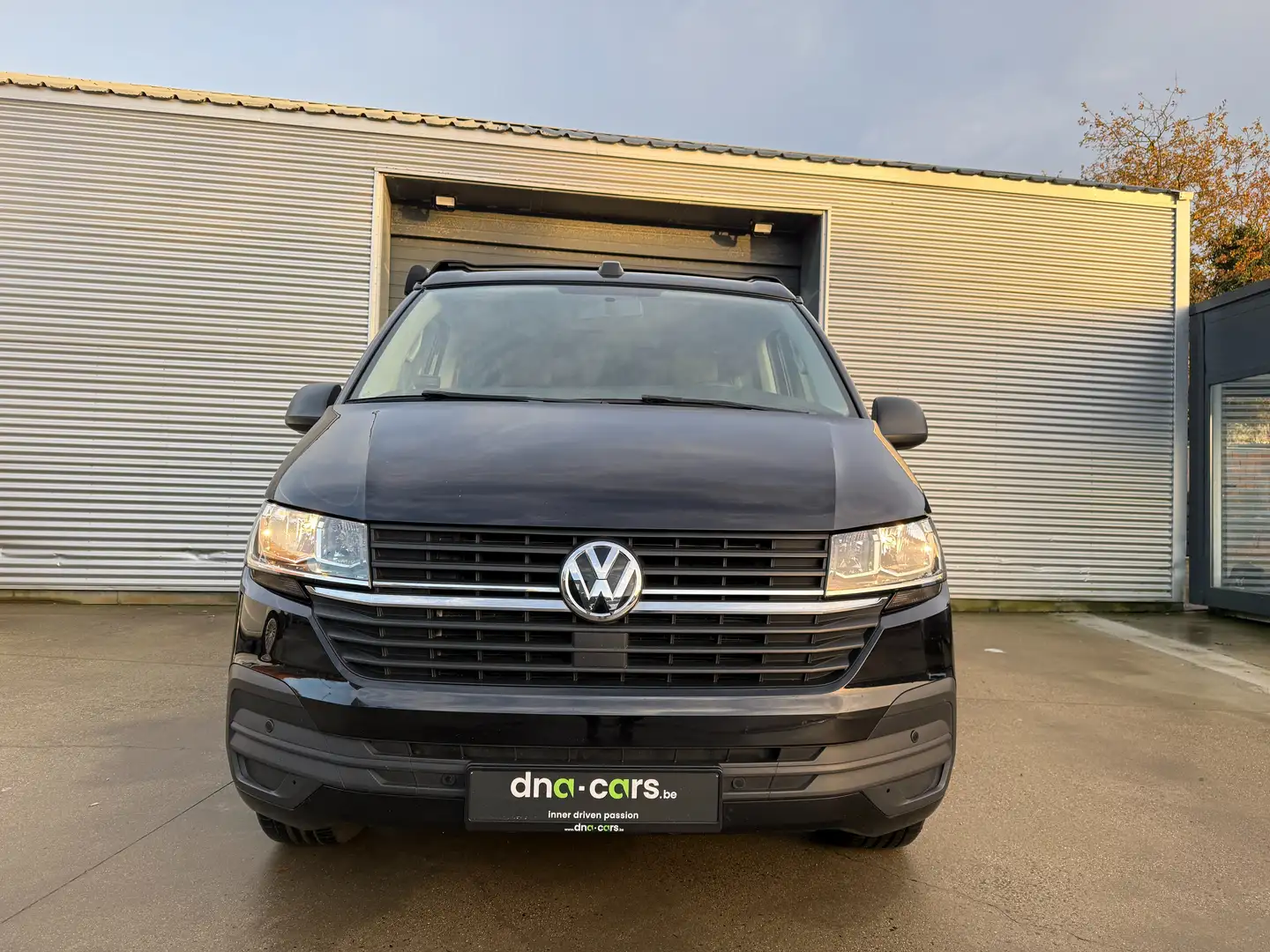 Volkswagen T6.1 California California T6.1 DSG Beach / AUTOMAAT / TREKHAAK Negro - 2