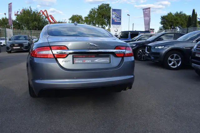 Jaguar XF view 12