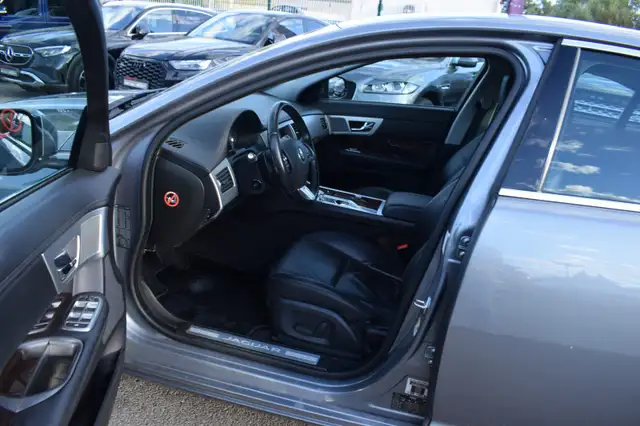 Jaguar XF view 10