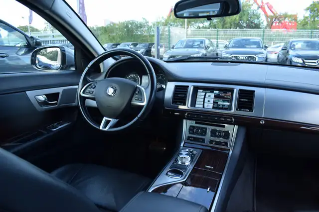 Jaguar XF view 2