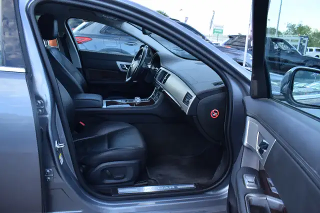 Jaguar XF view 7