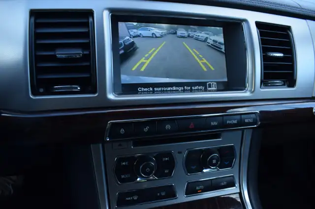 Jaguar XF view 8