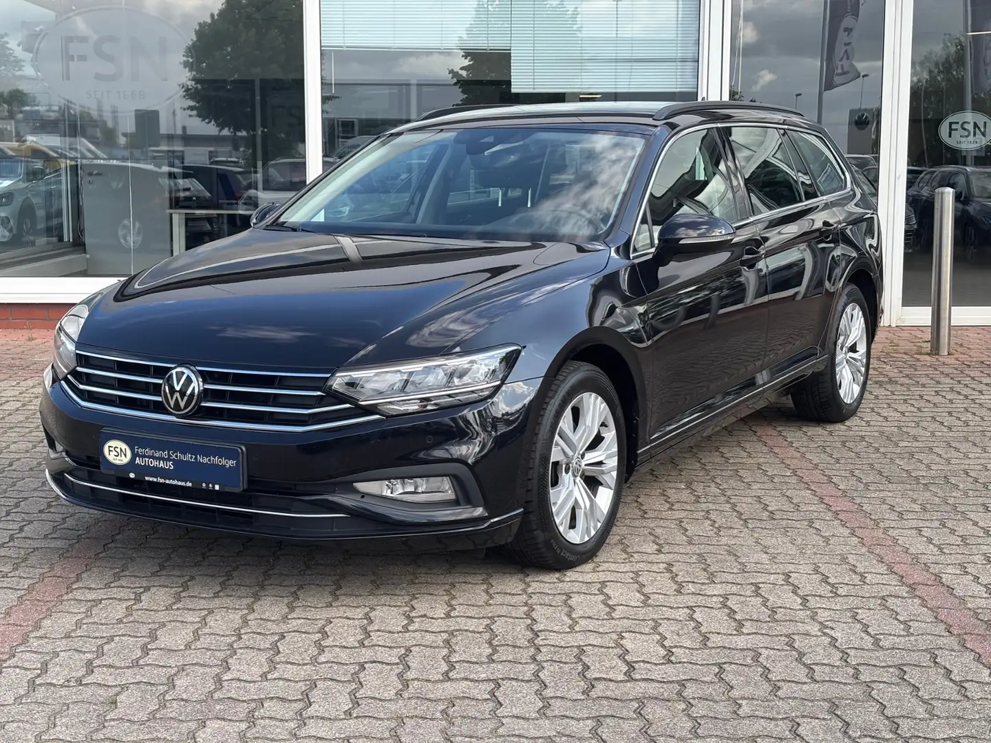 Volkswagen Passat Variant LED NAVI STHZ Climatronic SHZ WinterPaket Schwarz - 2