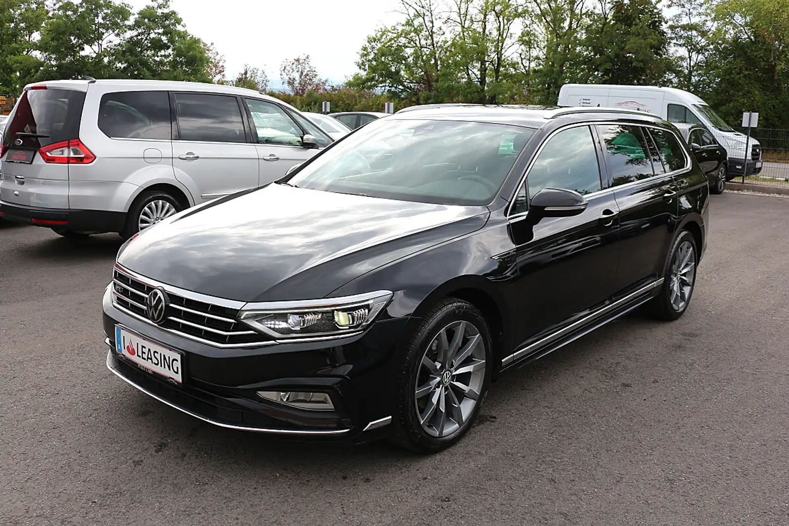 Volkswagen Passat Variant Elegance 2,0 SCR TDI DSG Schwarz - 1