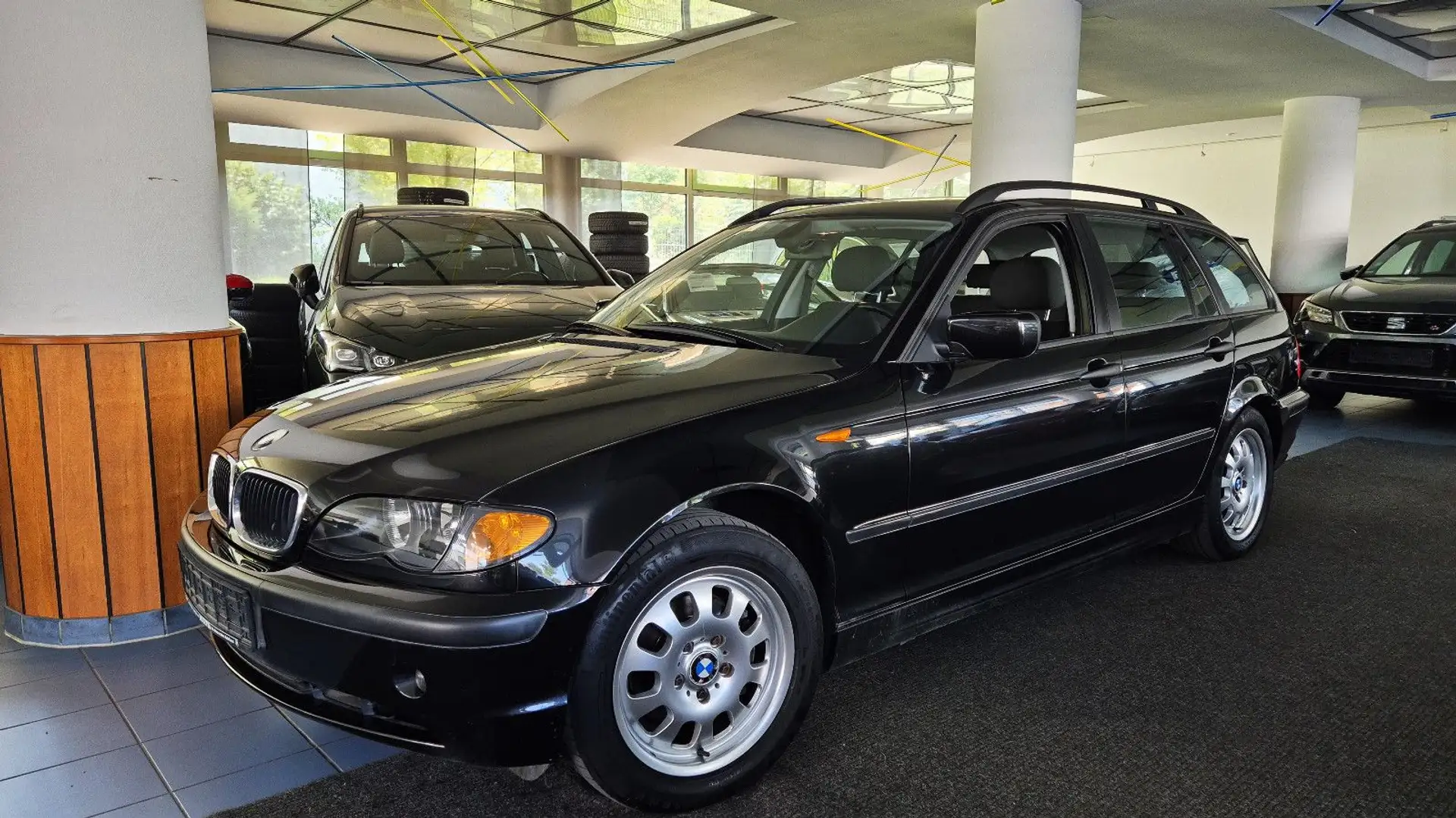 BMW 318 i Autom/Klimaaut/MFL/Temp/2.Hd/TÜV 08-2026 Schwarz - 1