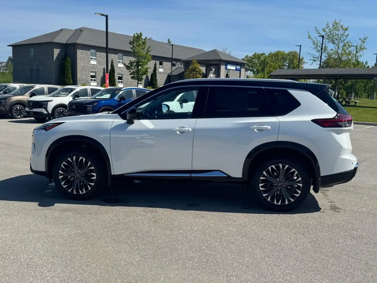 Nissan Rogue снимка Nissan Rogue