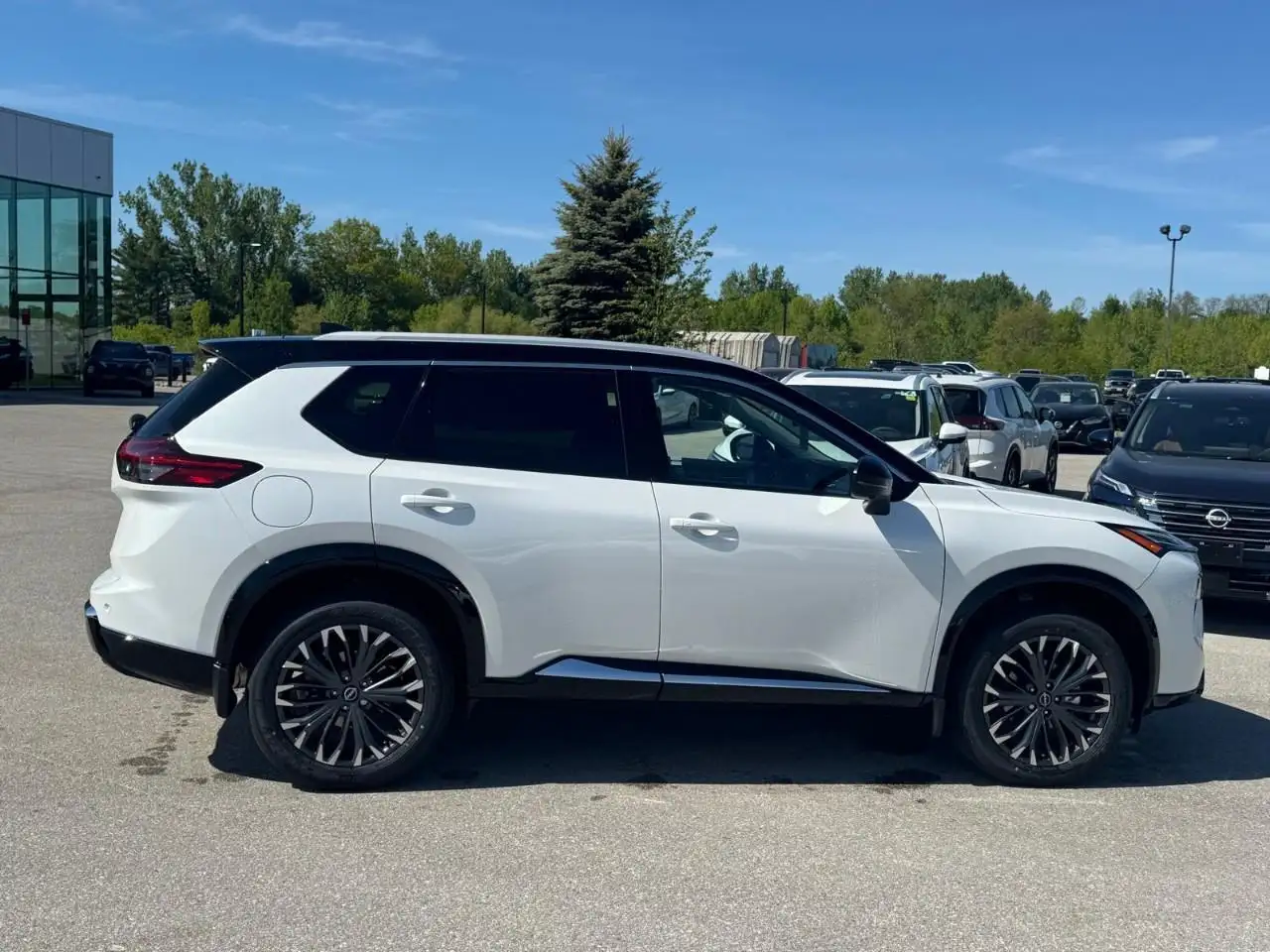 Nissan Rogue снимка Nissan Rogue