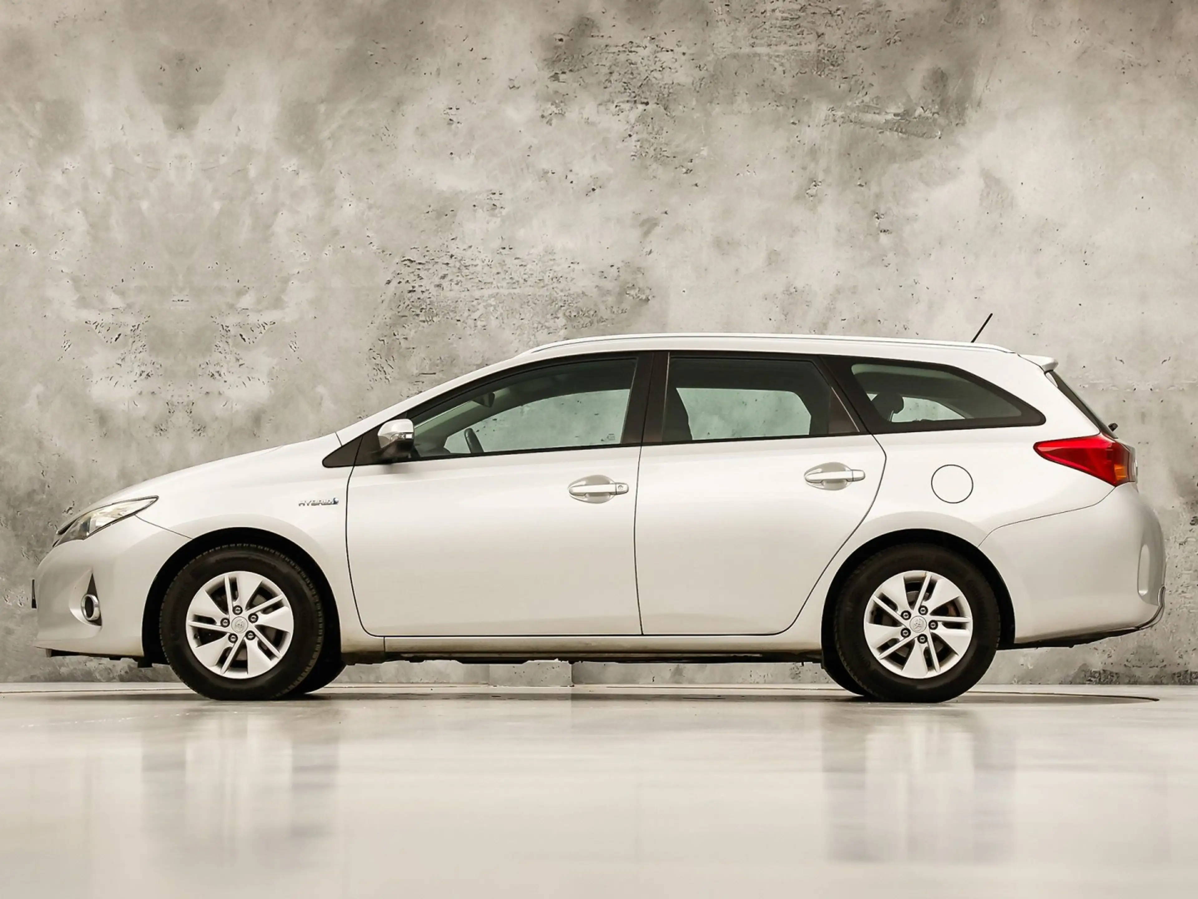 Toyota Auris Touring Sports 1.8 Hybrid Sport Automaat (NAVIGATI — photo 2