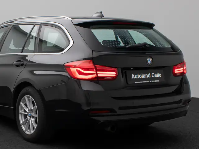 BMW 3 Series view 16