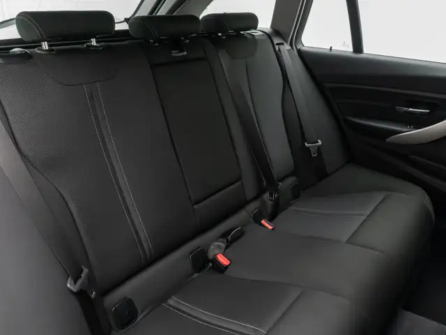 BMW 3 Series view 28
