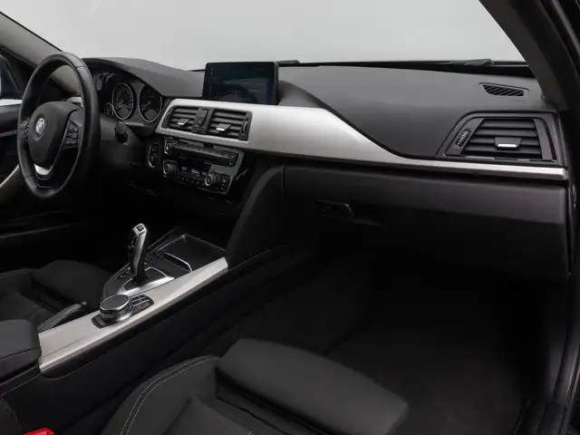 BMW 3 Series view 23
