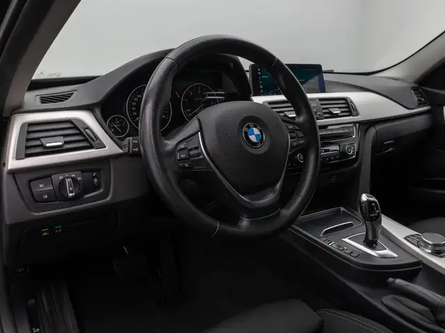 BMW 3 Series view 20