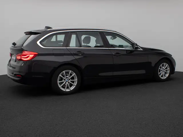 BMW 3 Series view 6