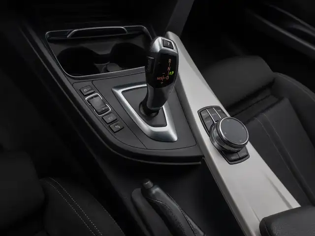 BMW 3 Series view 22