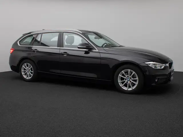 BMW 3 Series view 4