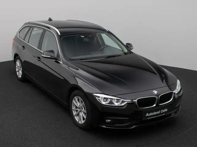 BMW 3 Series view 3