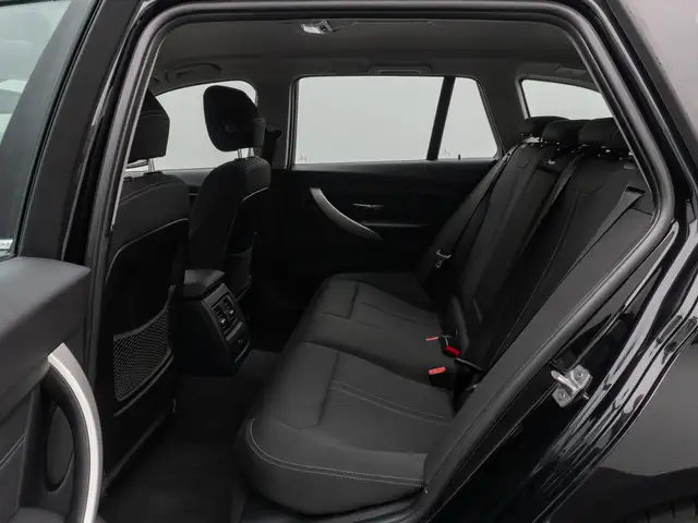 BMW 3 Series view 25