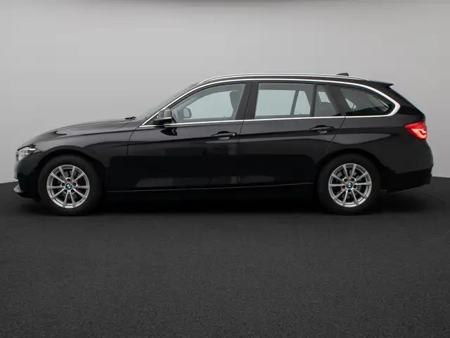BMW 3 Series view 11