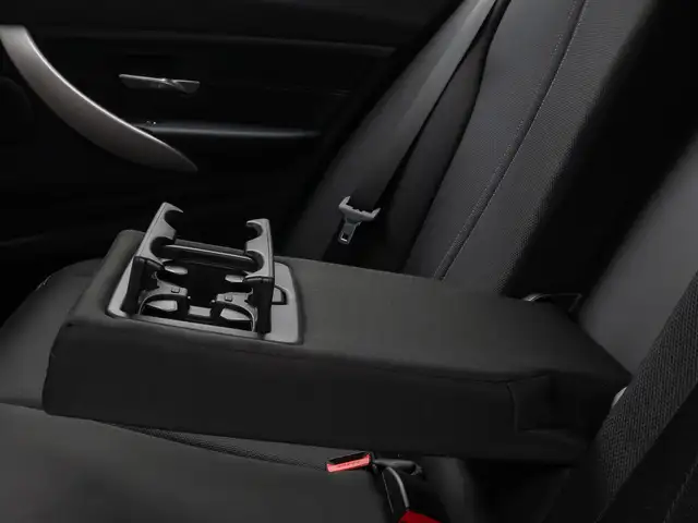 BMW 3 Series view 27