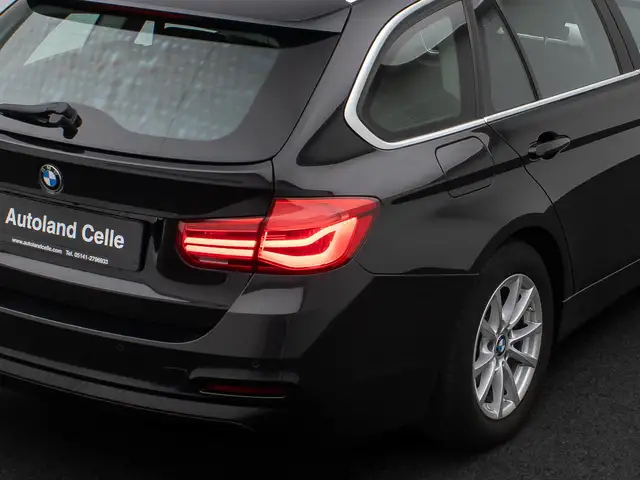 BMW 3 Series view 15