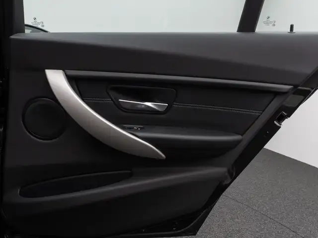 BMW 3 Series view 30