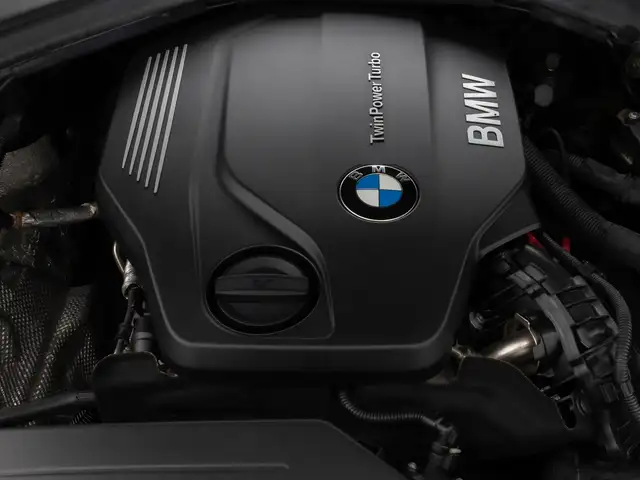 BMW 3 Series view 14