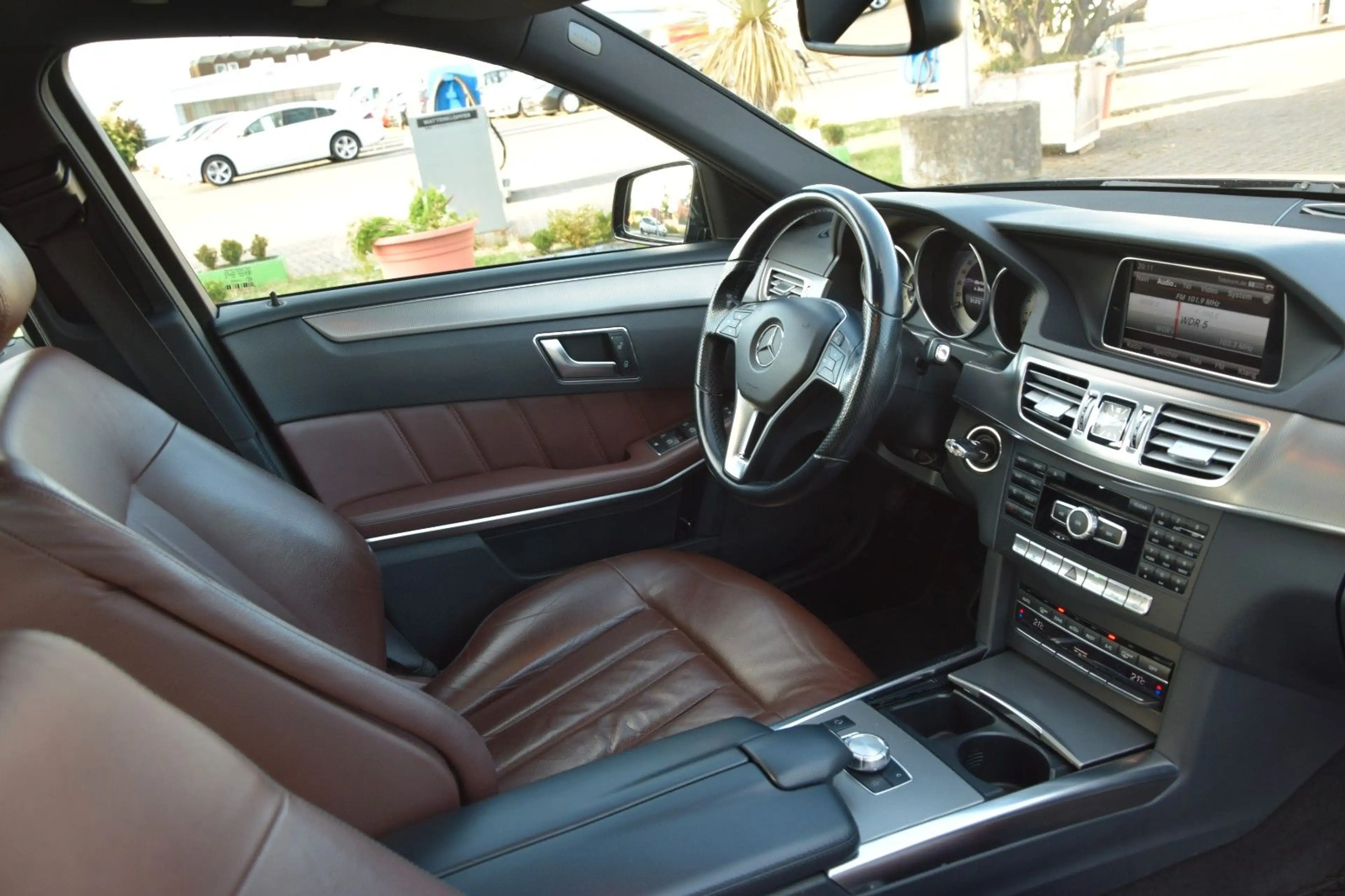 Mercedes-Benz E 350 BlueTEC 4-Matic*Navi*SSD*Standheizung*TV* — photo 13