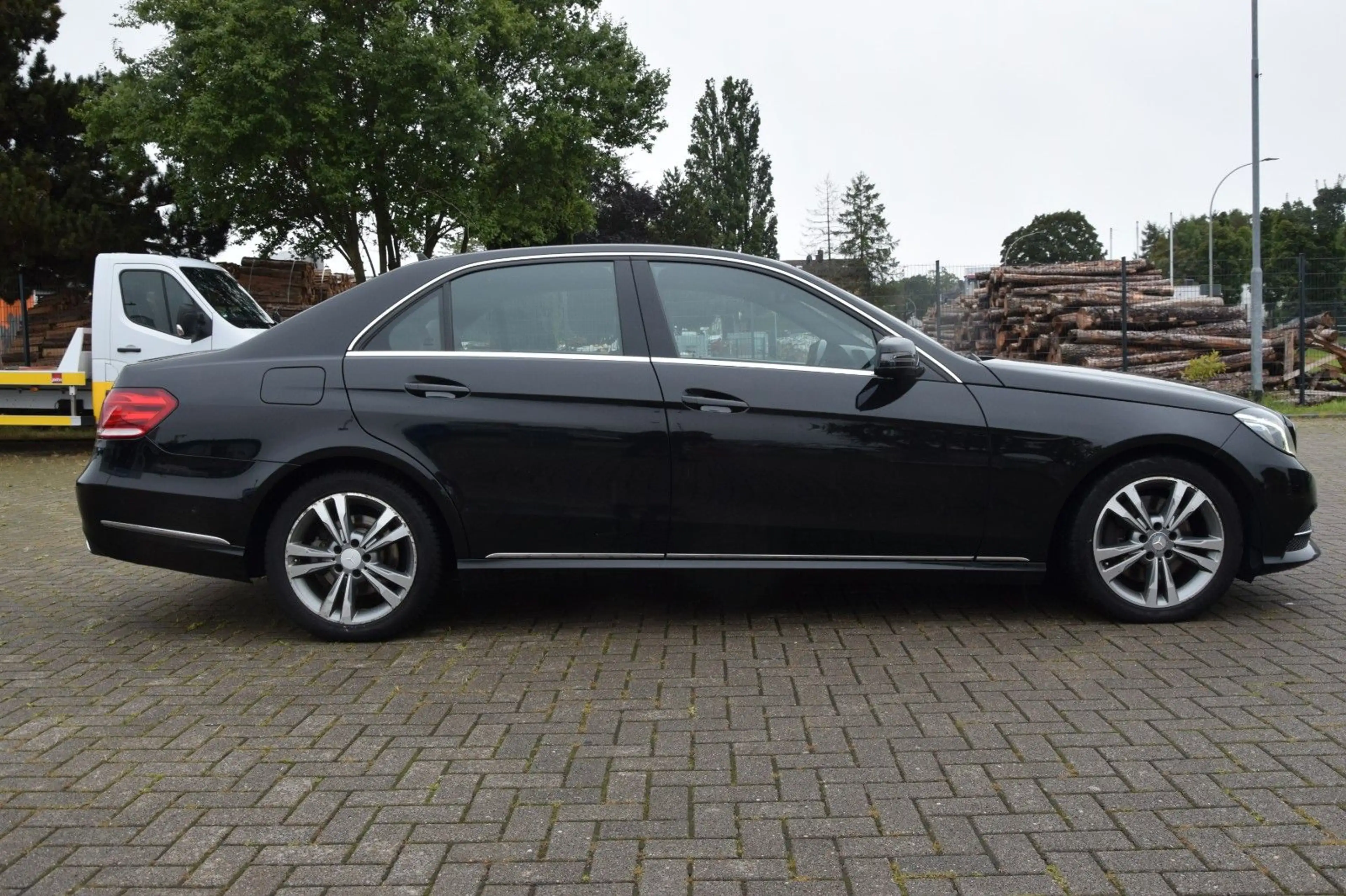 Mercedes-Benz E 350 BlueTEC 4-Matic*Navi*SSD*Standheizung*TV* — photo 5