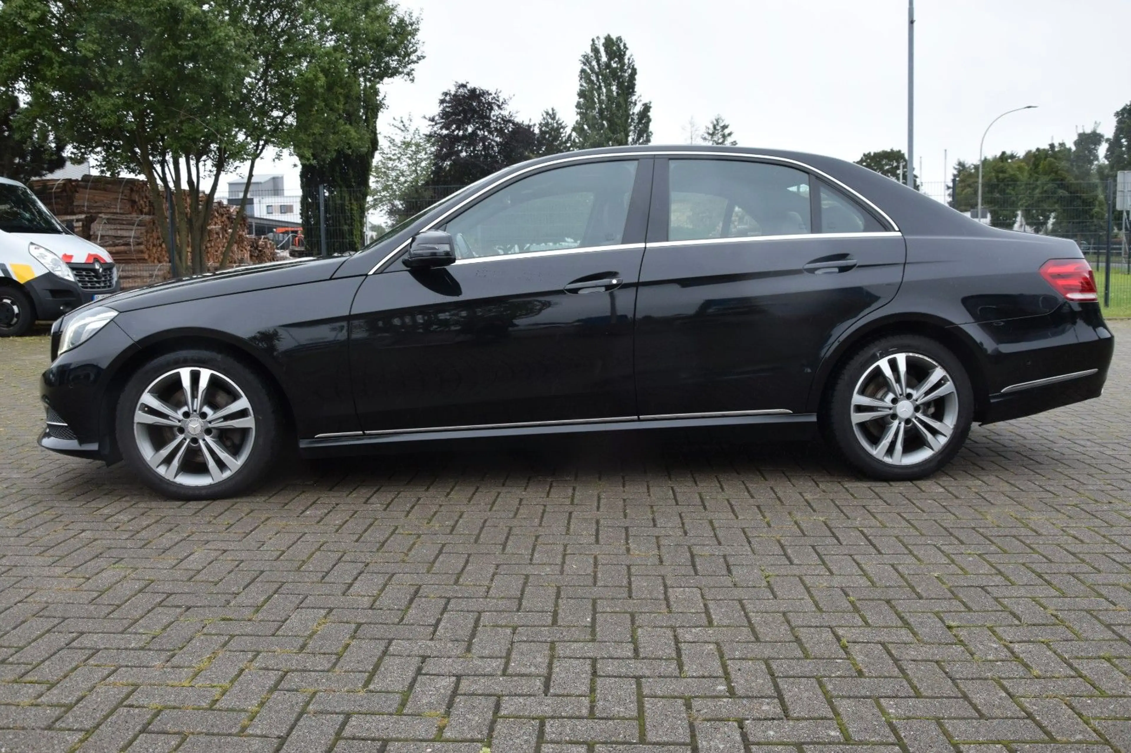 Mercedes-Benz E 350 BlueTEC 4-Matic*Navi*SSD*Standheizung*TV* — photo 4