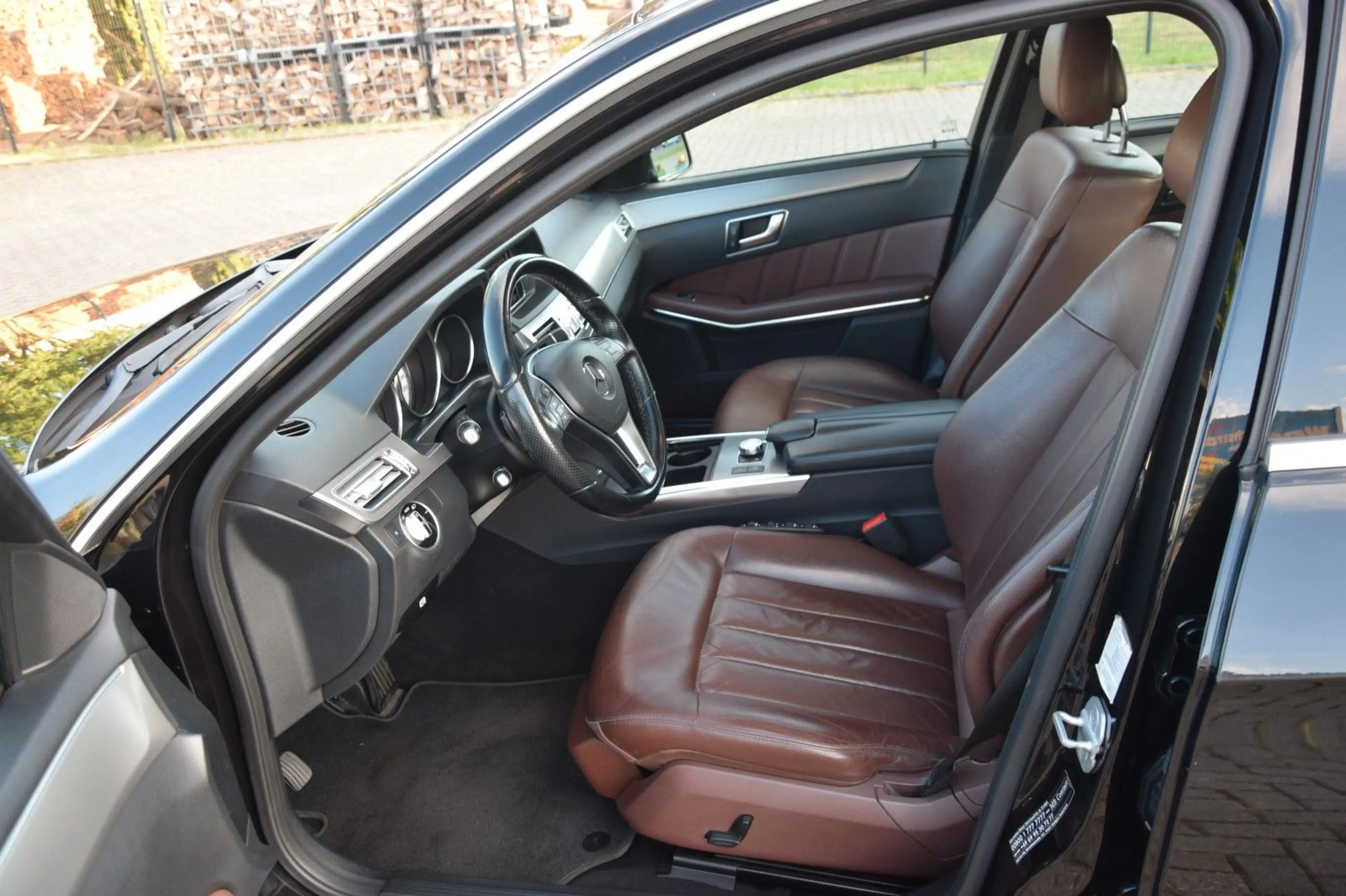 Mercedes-Benz E 350 BlueTEC 4-Matic*Navi*SSD*Standheizung*TV* — photo 9