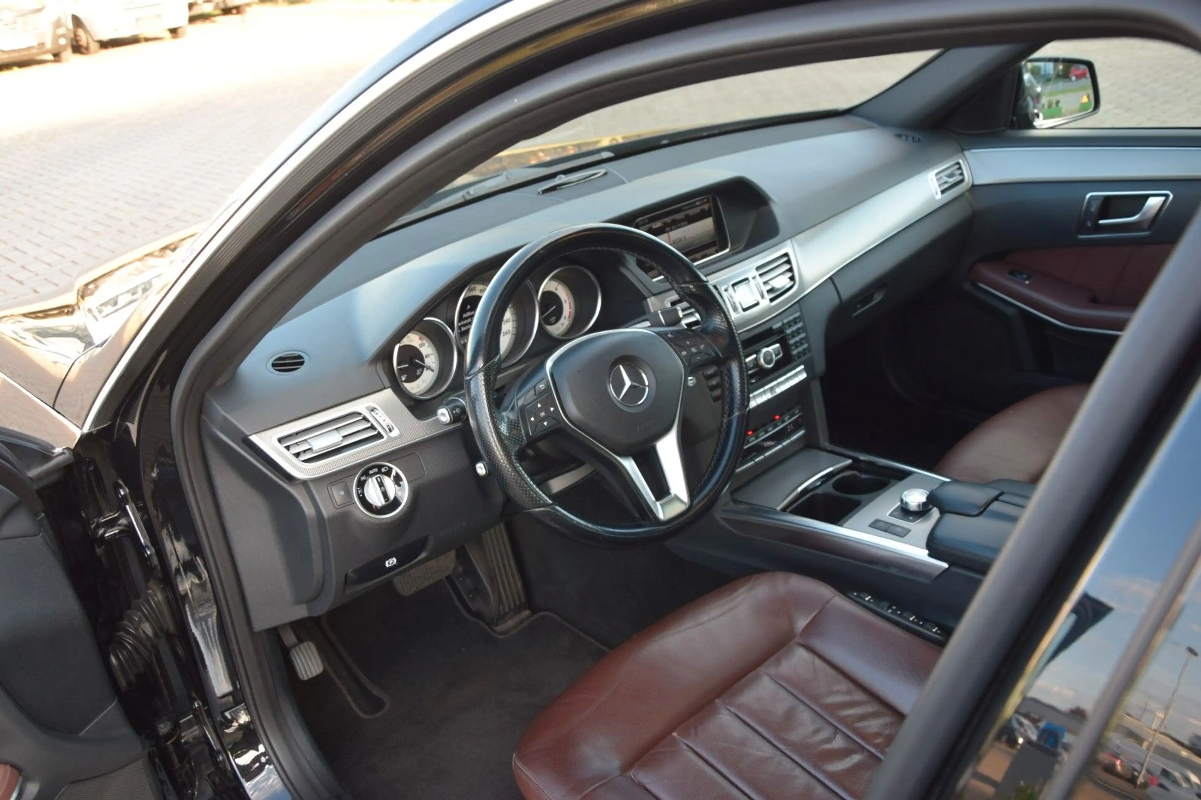 Mercedes-Benz E 350 BlueTEC 4-Matic*Navi*SSD*Standheizung*TV* — photo 14