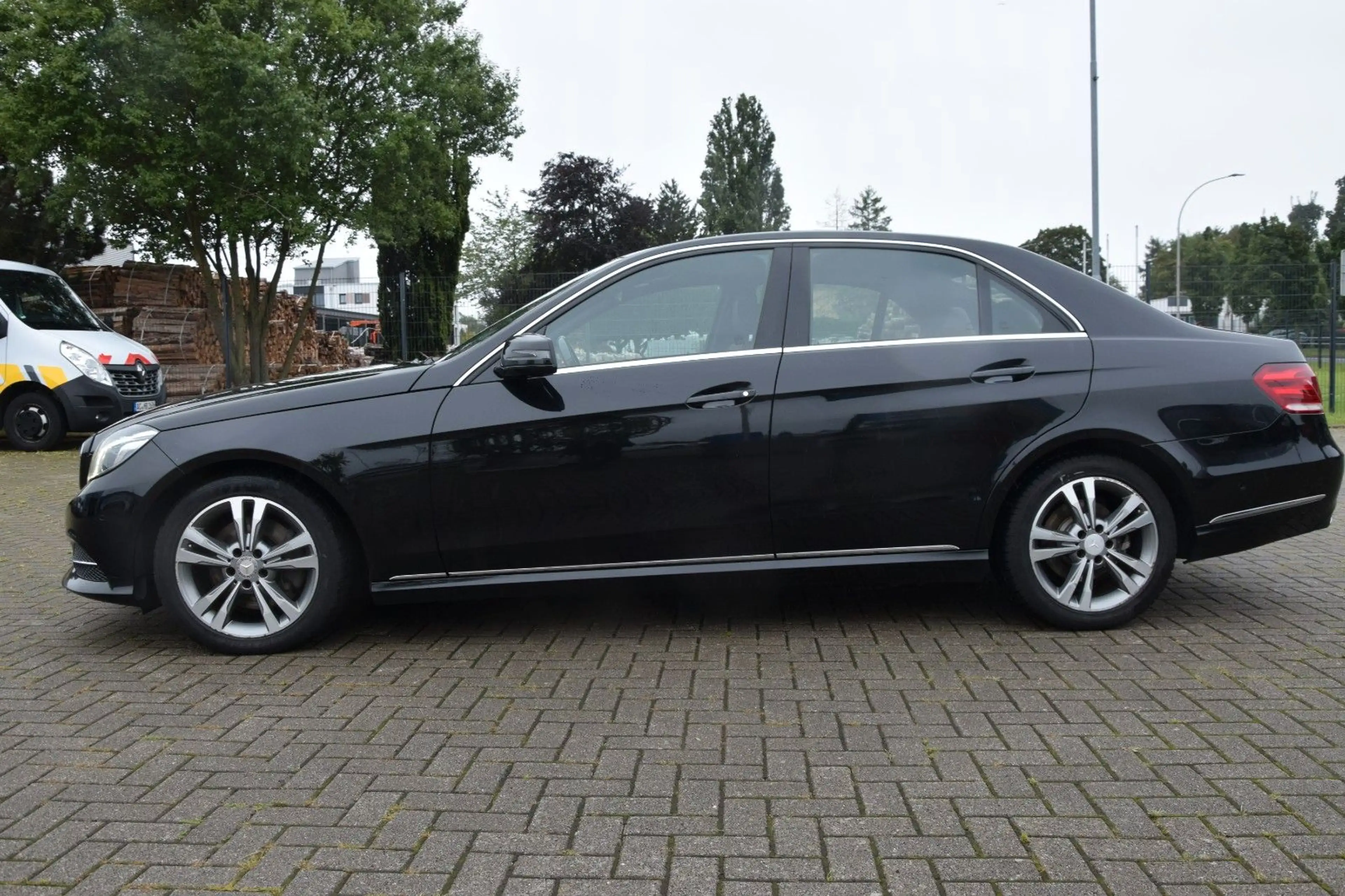 Mercedes-Benz E 350 BlueTEC 4-Matic*Navi*SSD*Standheizung*TV* — photo 15