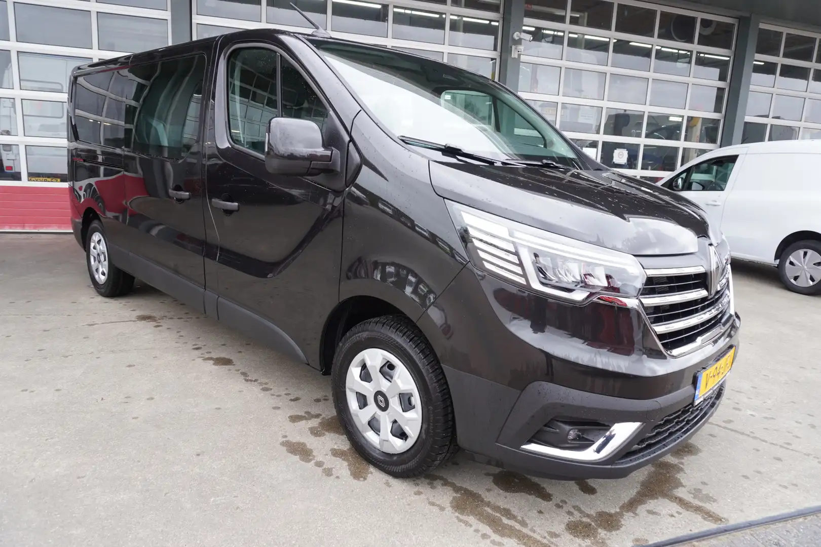 Renault Trafic 2.0 Blue dCi 130PK T29 L2H1 Advance Dubbelcabine N Grijs - 2