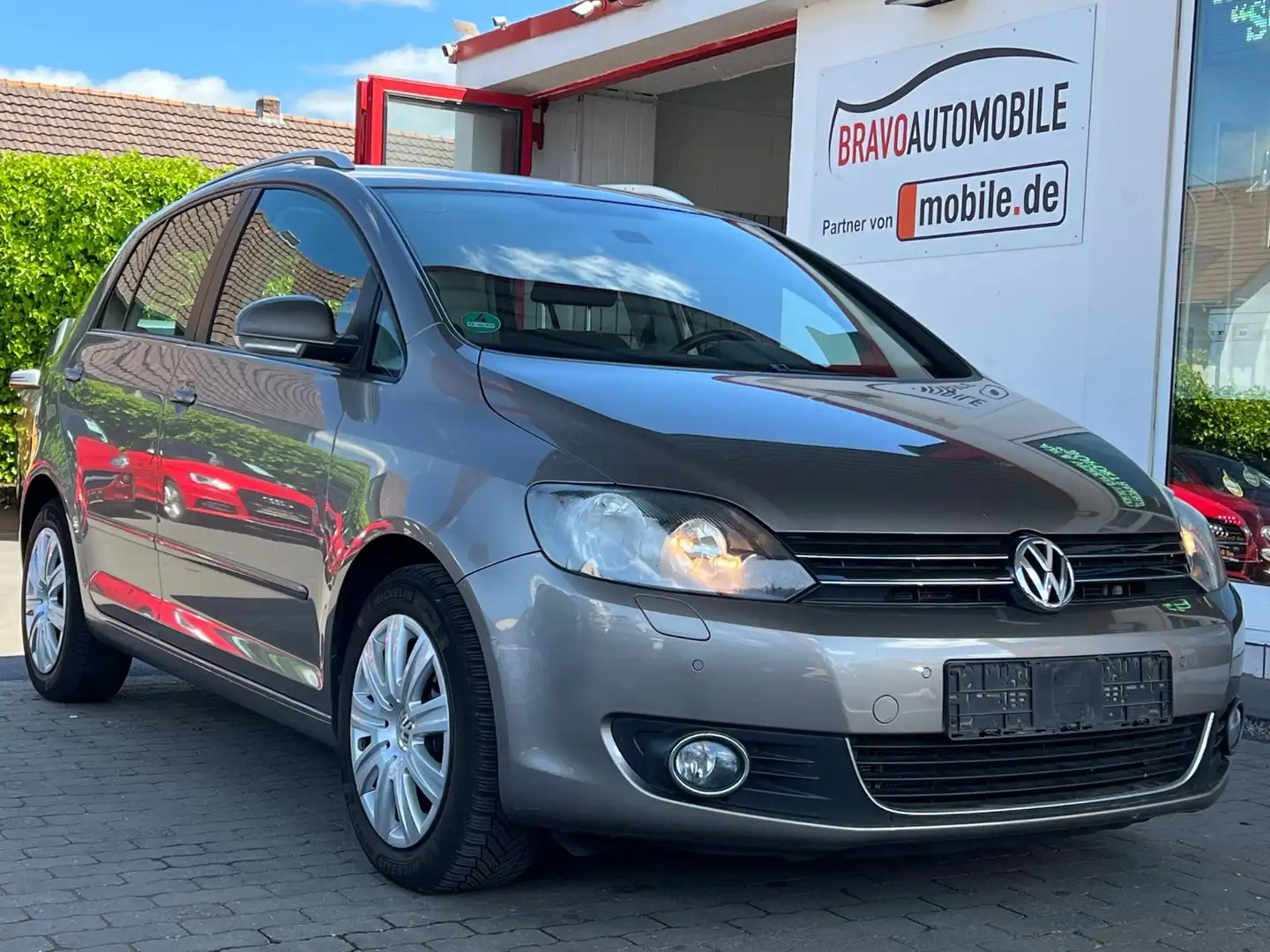 Volkswagen Golf Plus VI Highline Aut. ALCANTARA/SHZ/PDC/AHK Коричневый - 1