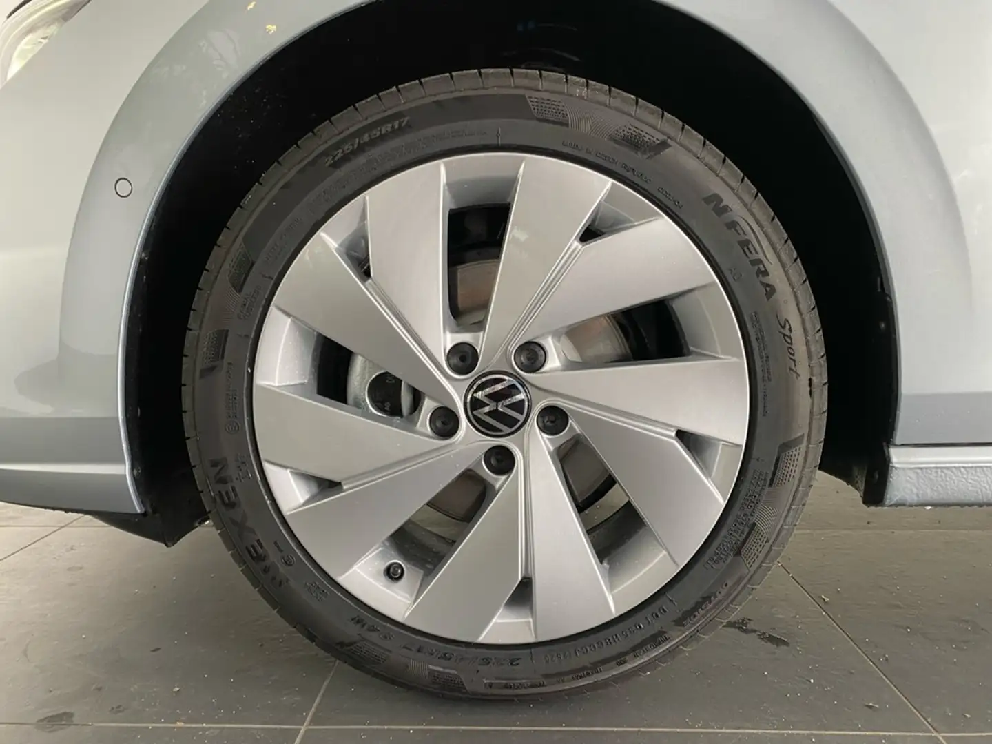 Volkswagen Golf Variant 1.5 eTSI DSG Energy Zilver - 2