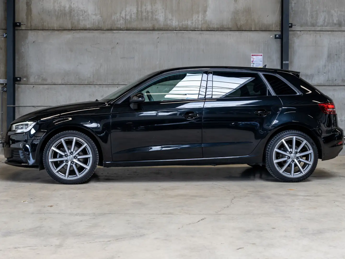 Audi A3 1.6 TDi S tronic Noir - 2