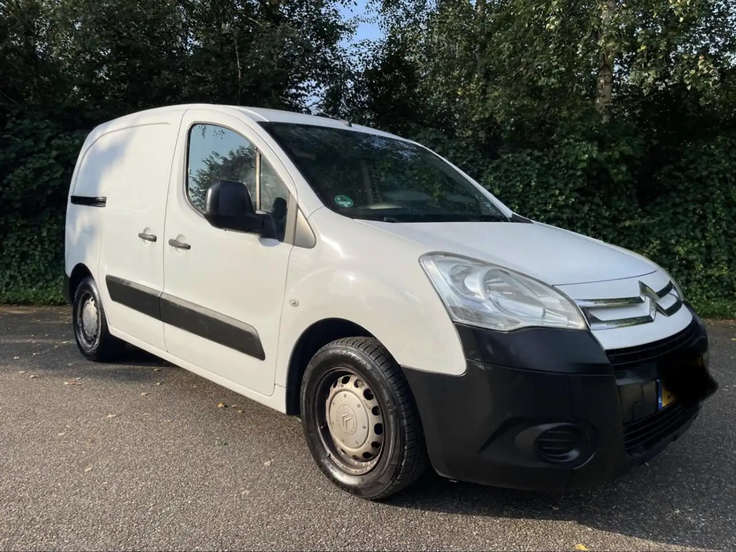Citroen Berlingo Berlingo 1.6 HDi FAP - 75  II Confort PHASE 1 Blanc - 2