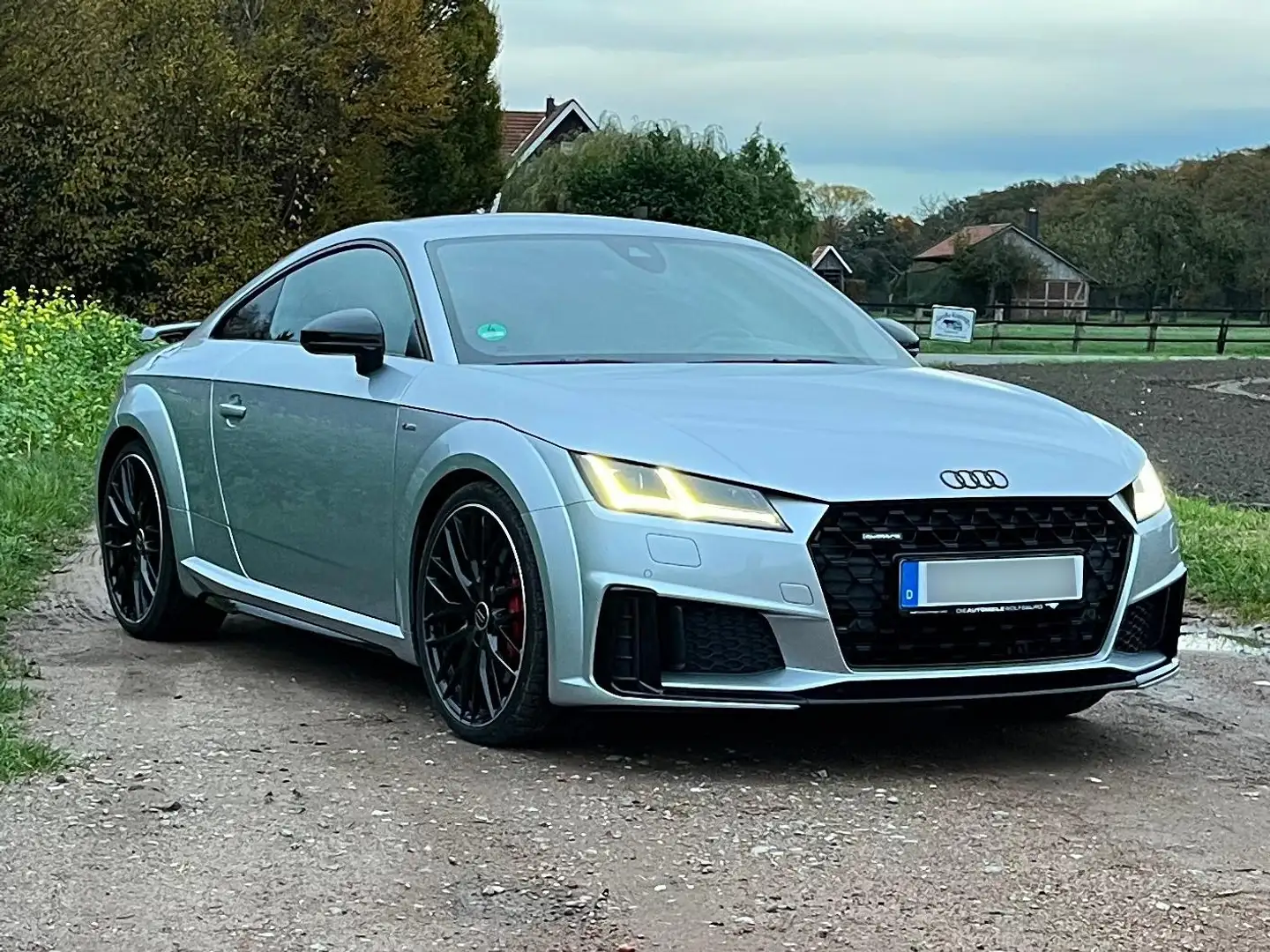Audi TT 45 TFSI quattro S tronic S line Competition Silber - 1