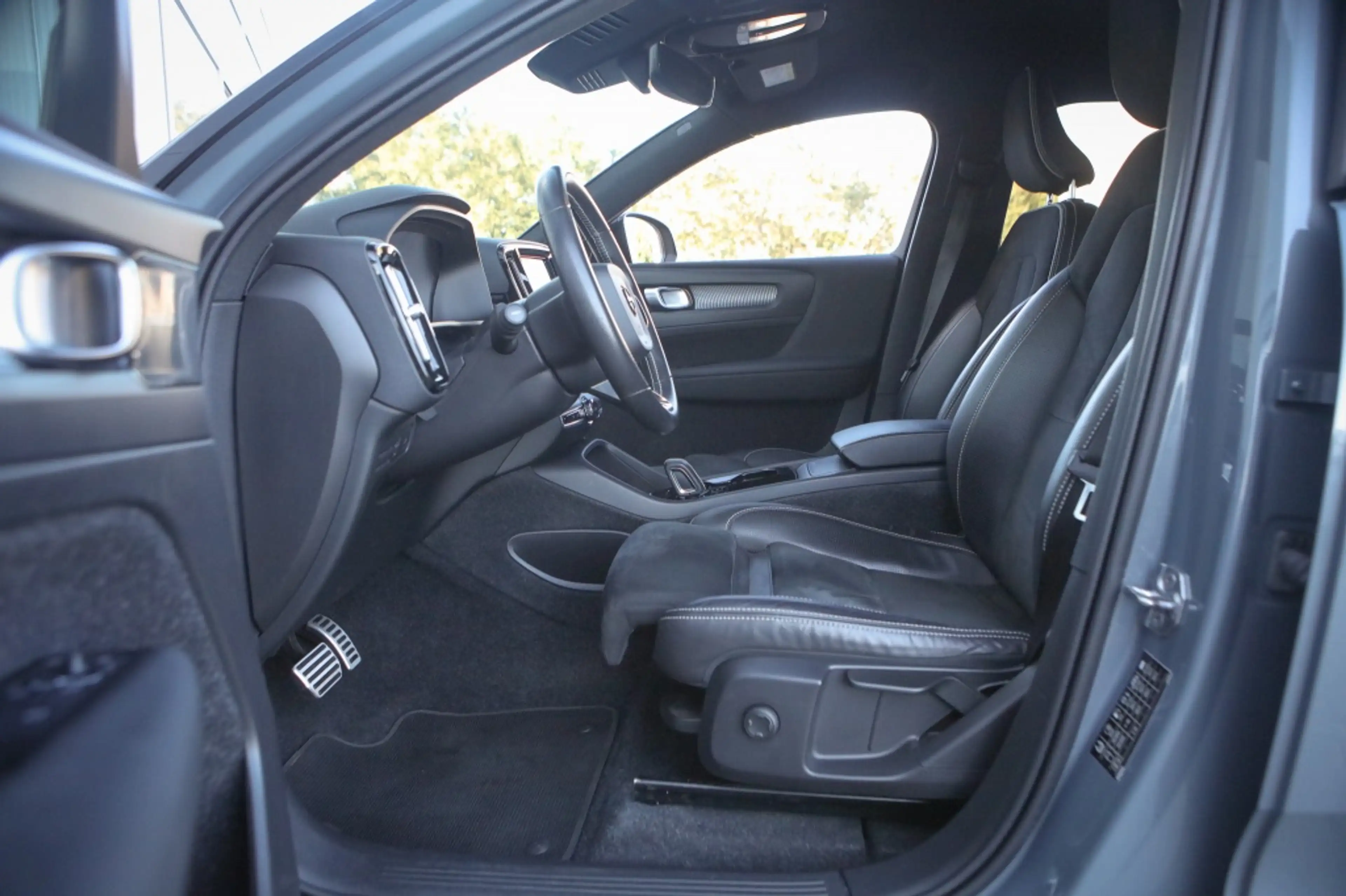 Volvo XC40 Recharge P8 AWD | 408 PK | Harman Kardon | Camera — photo 11