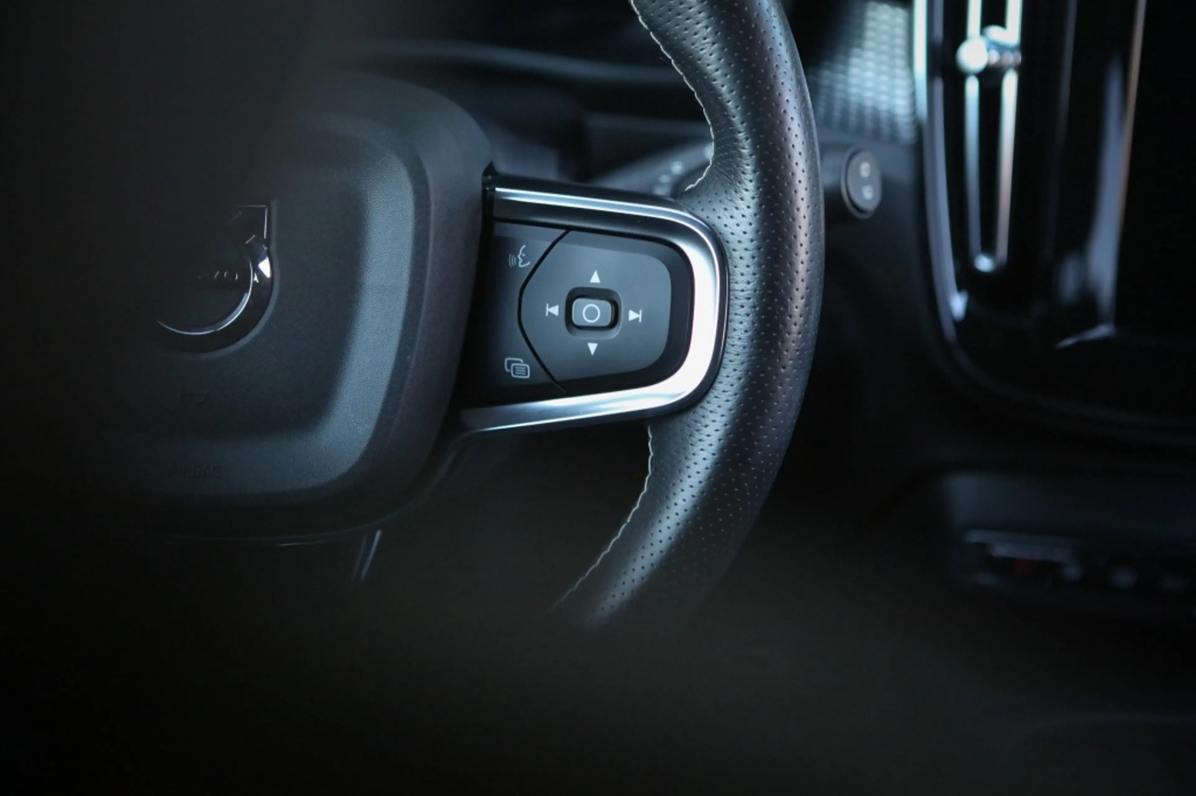 Volvo XC40 Recharge P8 AWD | 408 PK | Harman Kardon | Camera — photo 15