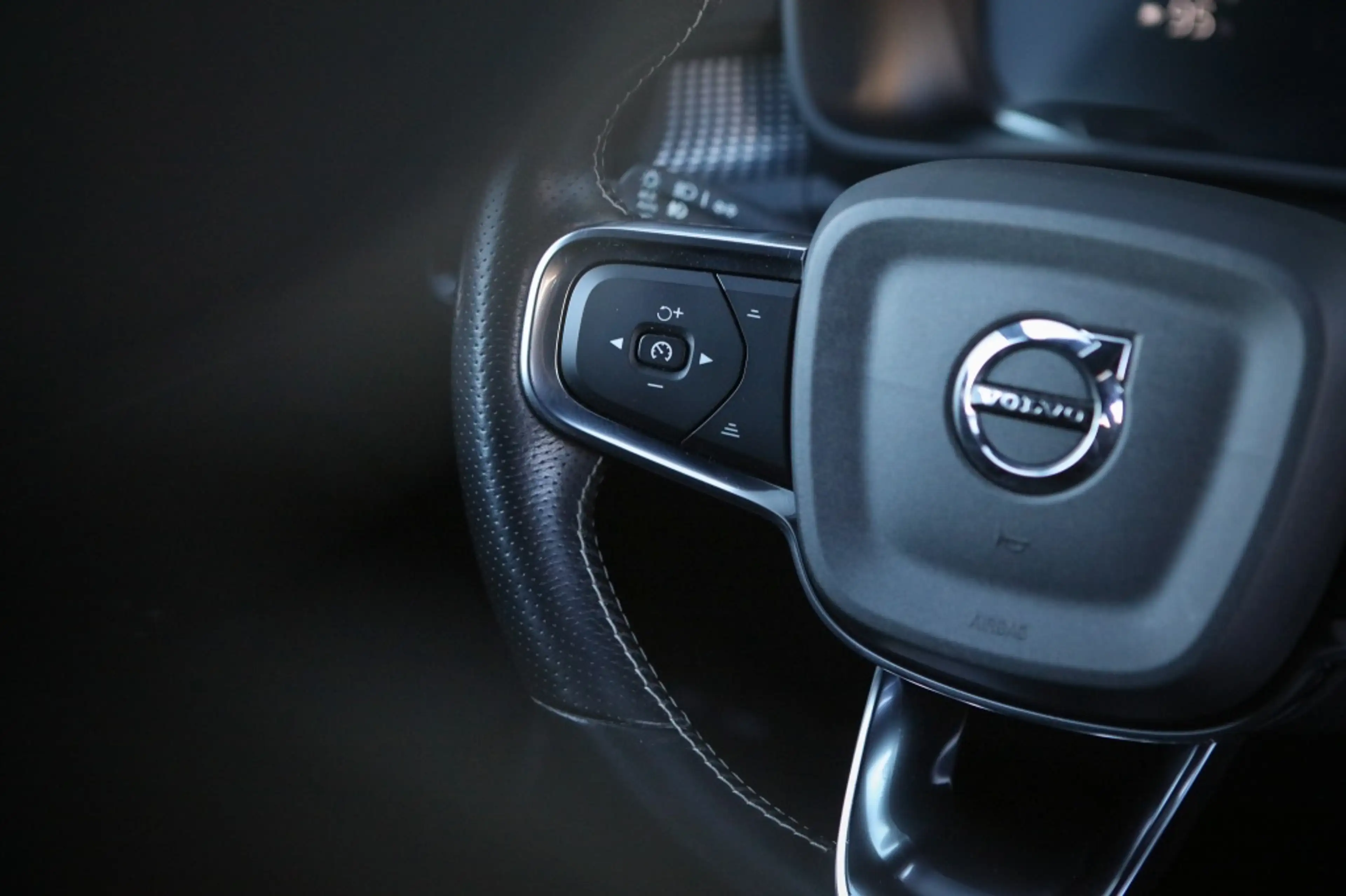 Volvo XC40 Recharge P8 AWD | 408 PK | Harman Kardon | Camera — photo 14