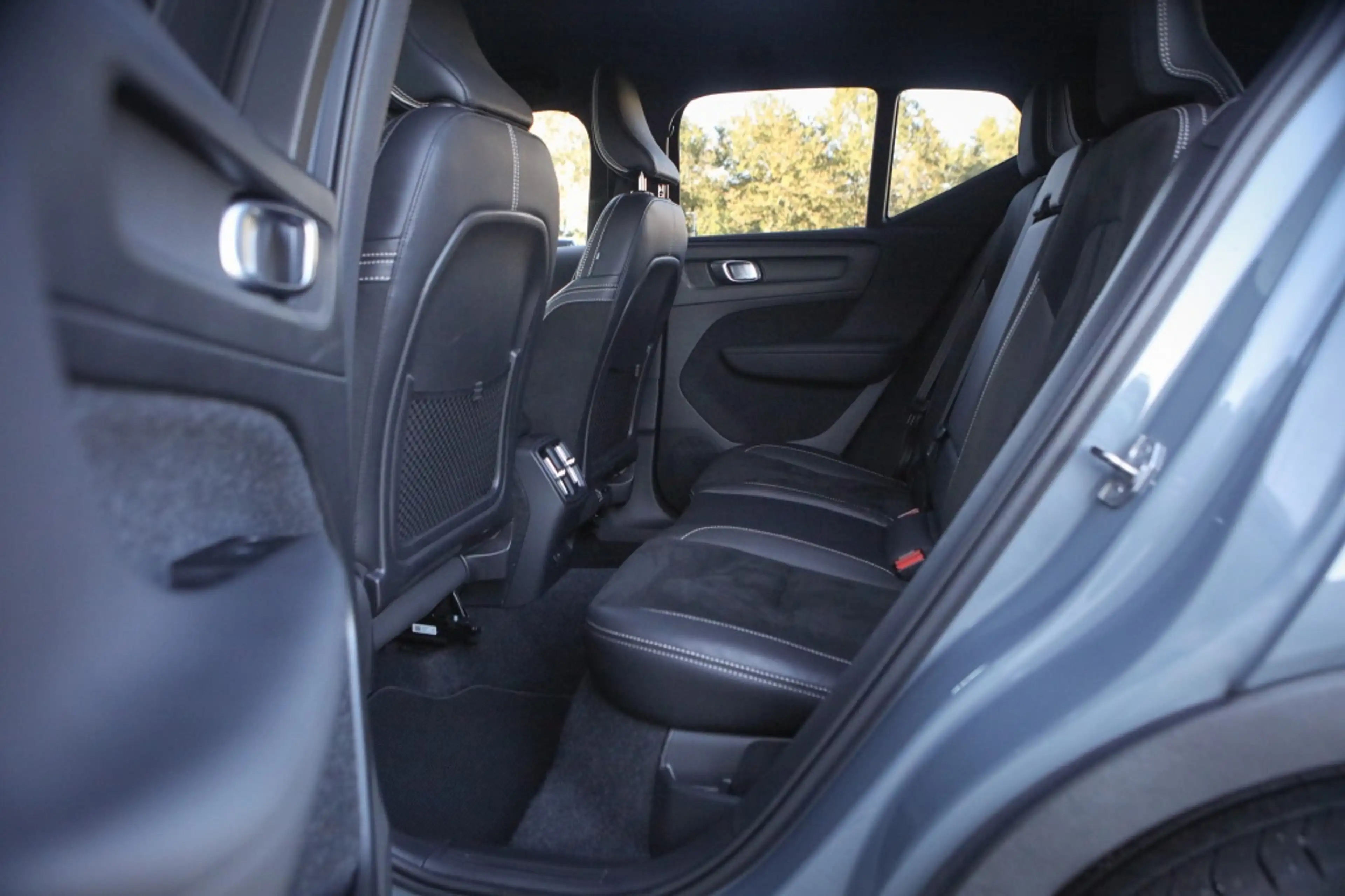 Volvo XC40 Recharge P8 AWD | 408 PK | Harman Kardon | Camera — photo 12